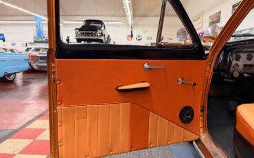 Ford-2-Door-Custom-1951-2-Door-33