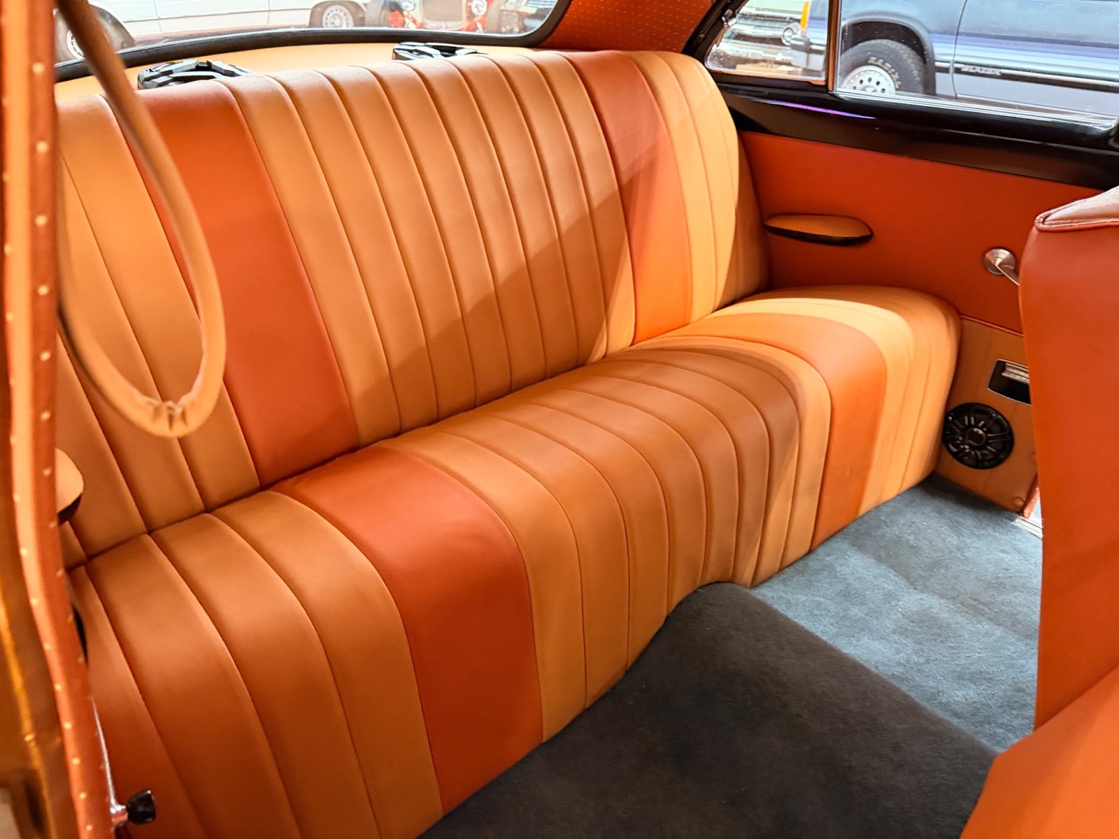 Ford-2-Door-Custom-1951-2-Door-38