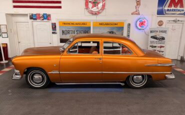 Ford-2-Door-Custom-1951-2-Door-4