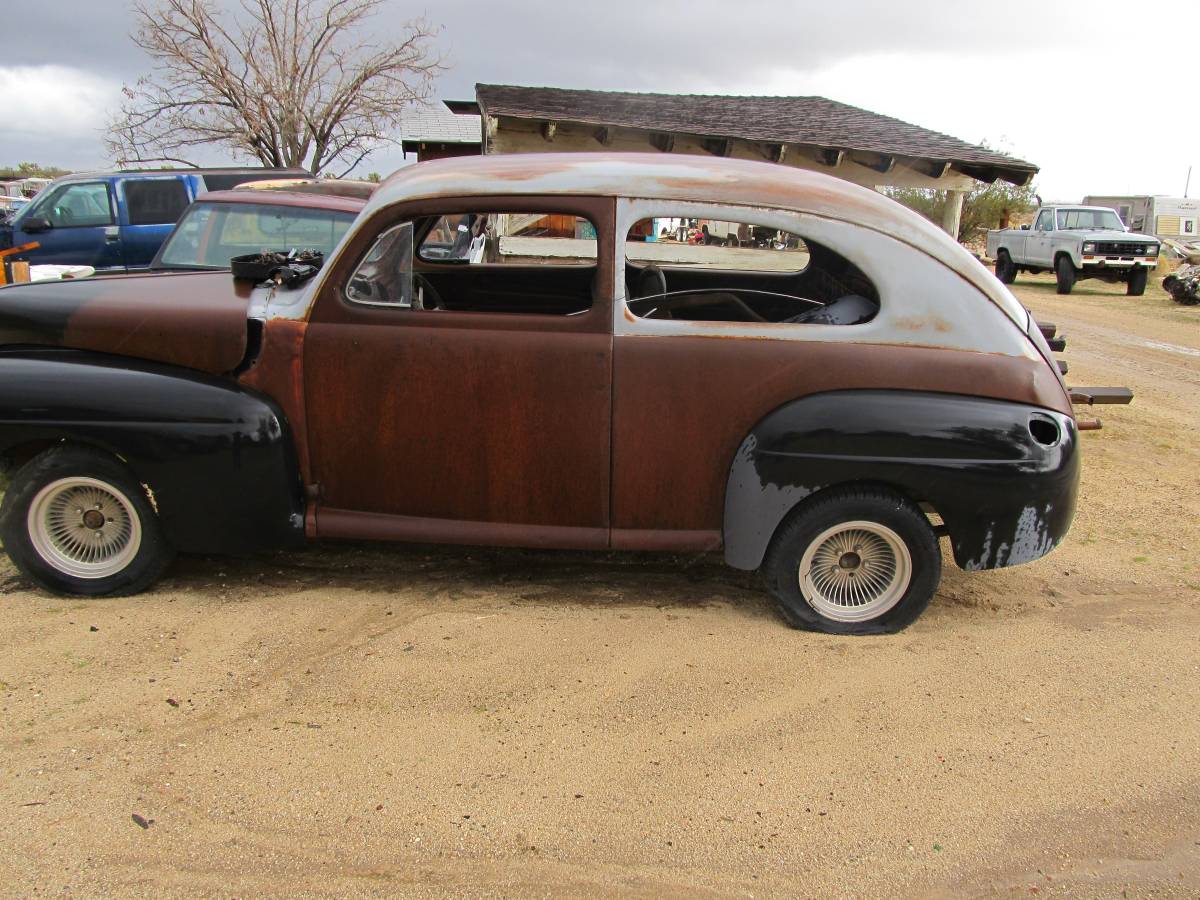 Ford-2-door-1947-1
