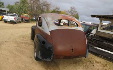 Ford-2-door-1947-3