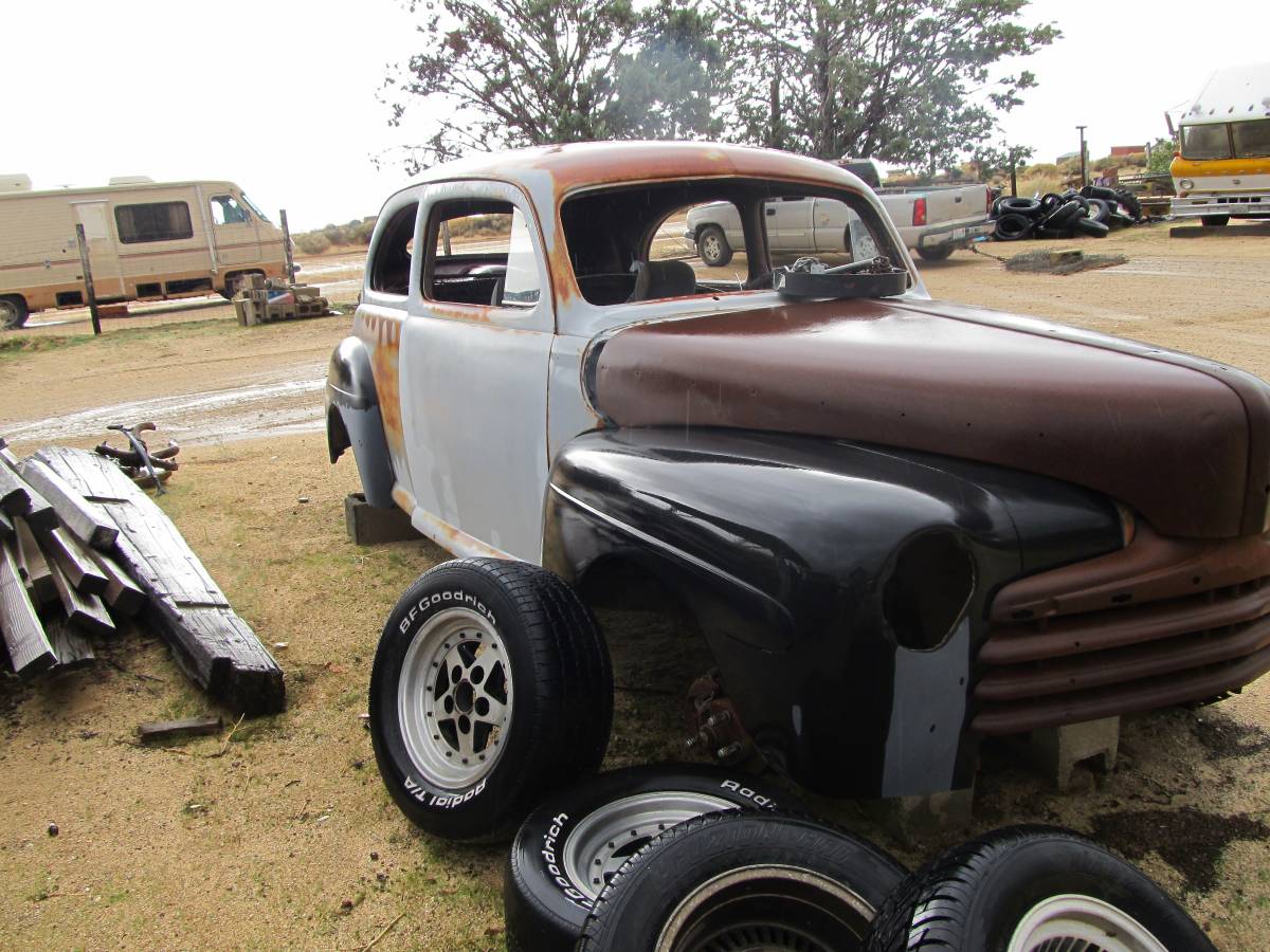 Ford-2-door-1947-4