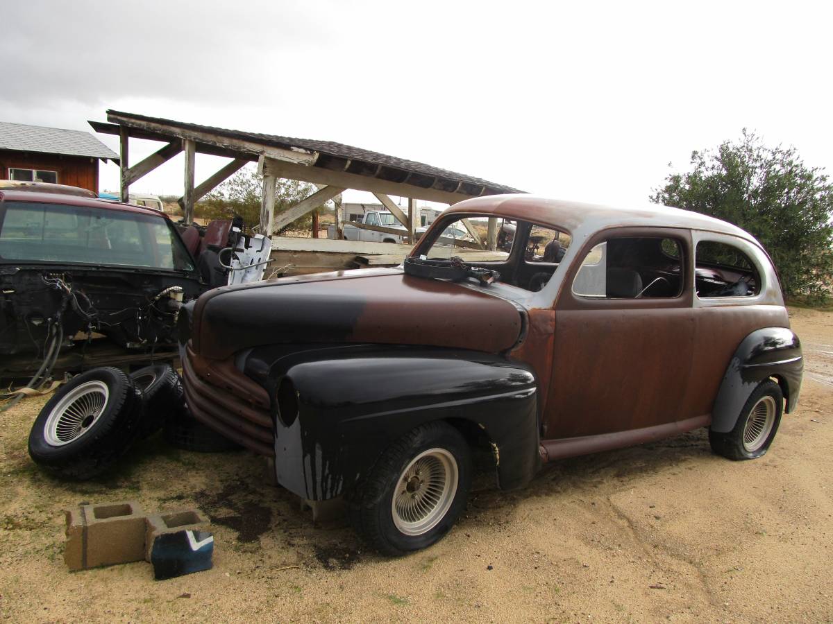 Ford-2-door-1947