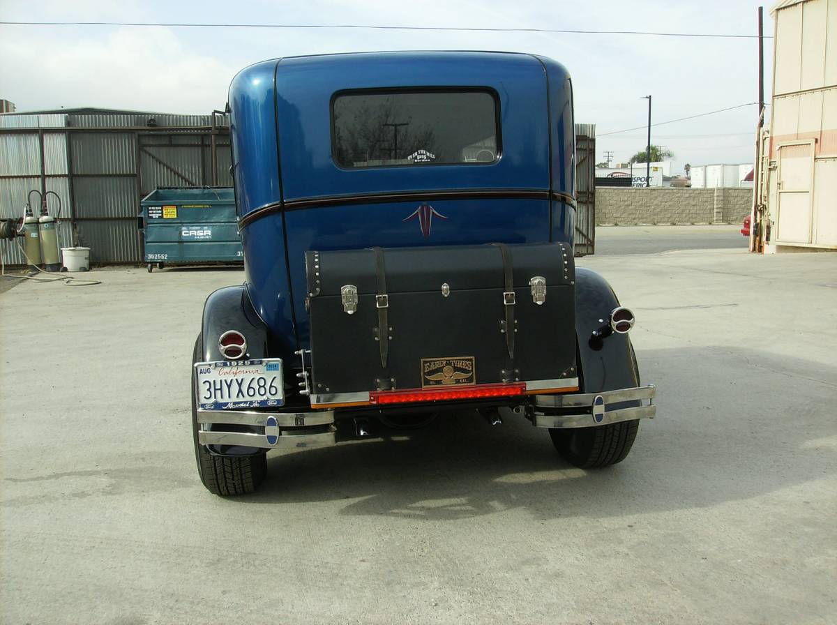 Ford-2-door-sedan-1929-blue-1