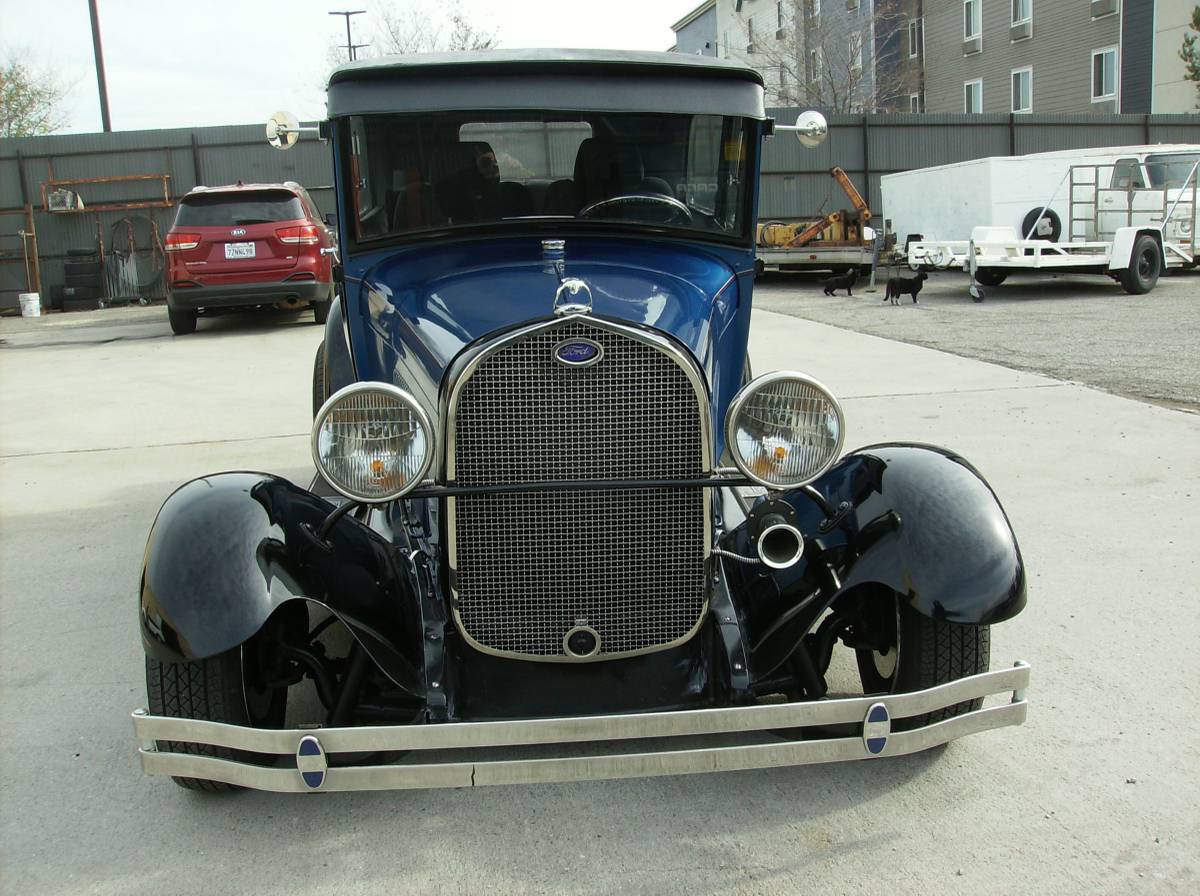Ford-2-door-sedan-1929-blue