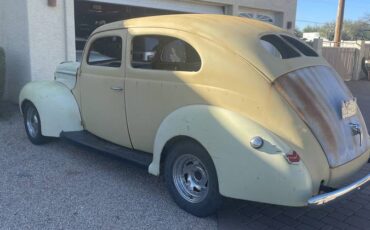 Ford-2-door-sedan-1940-1