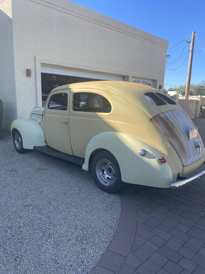 Ford-2-door-sedan-1940-1