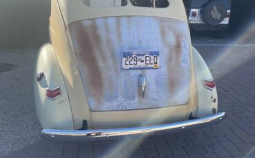 Ford-2-door-sedan-1940-2