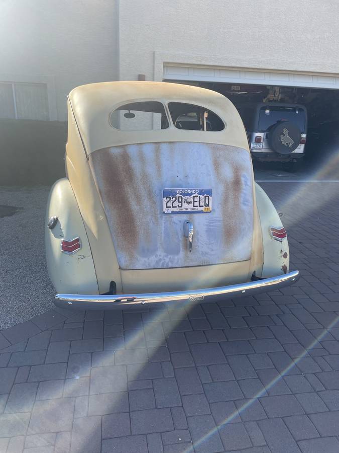 Ford-2-door-sedan-1940-2