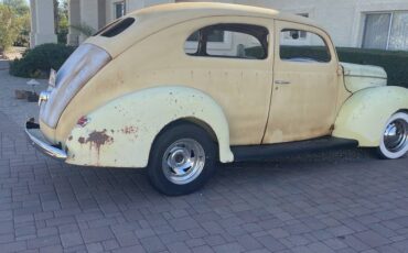 Ford-2-door-sedan-1940-3