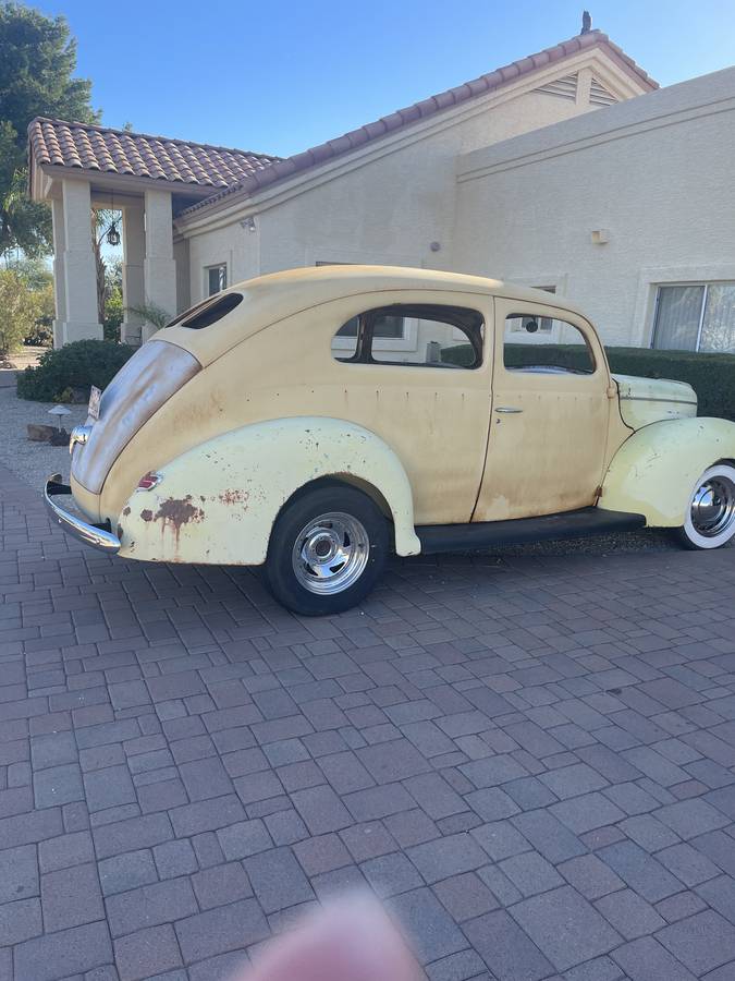 Ford-2-door-sedan-1940-3