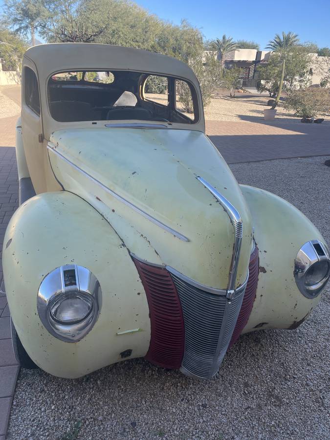Ford-2-door-sedan-1940-4