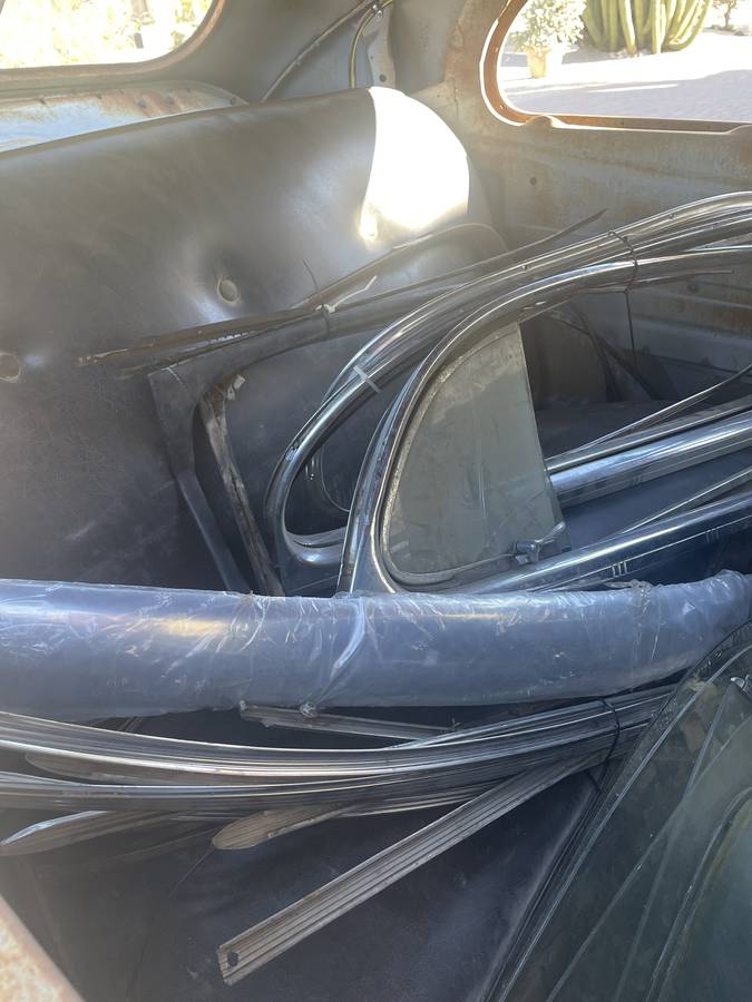 Ford-2-door-sedan-1940-8