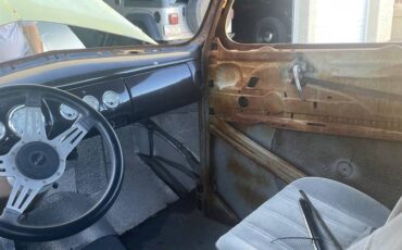 Ford-2-door-sedan-1940-9