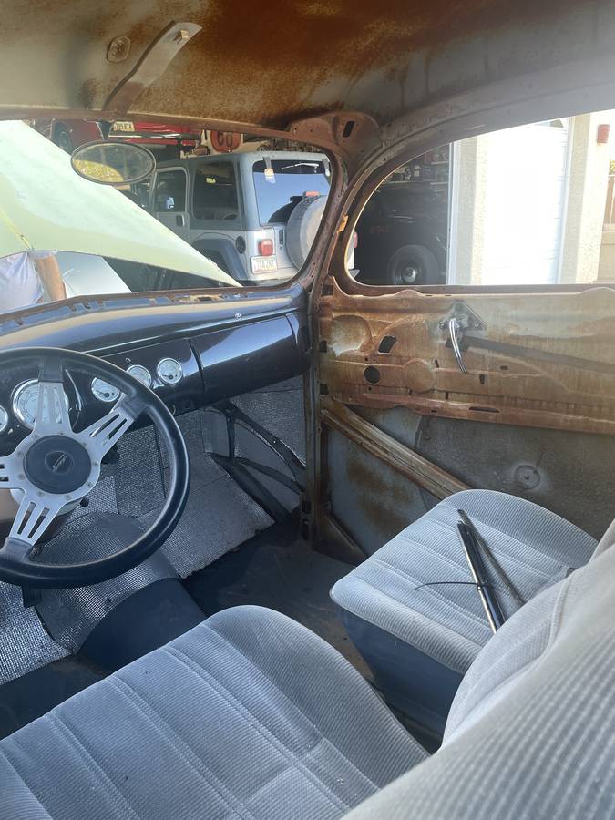 Ford-2-door-sedan-1940-9