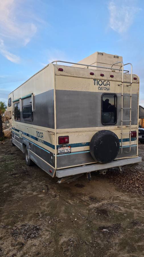 Ford-350-econoline-1989-white-1
