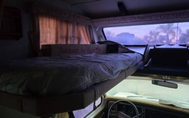 Ford-350-econoline-1989-white-10