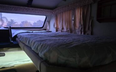 Ford-350-econoline-1989-white-11