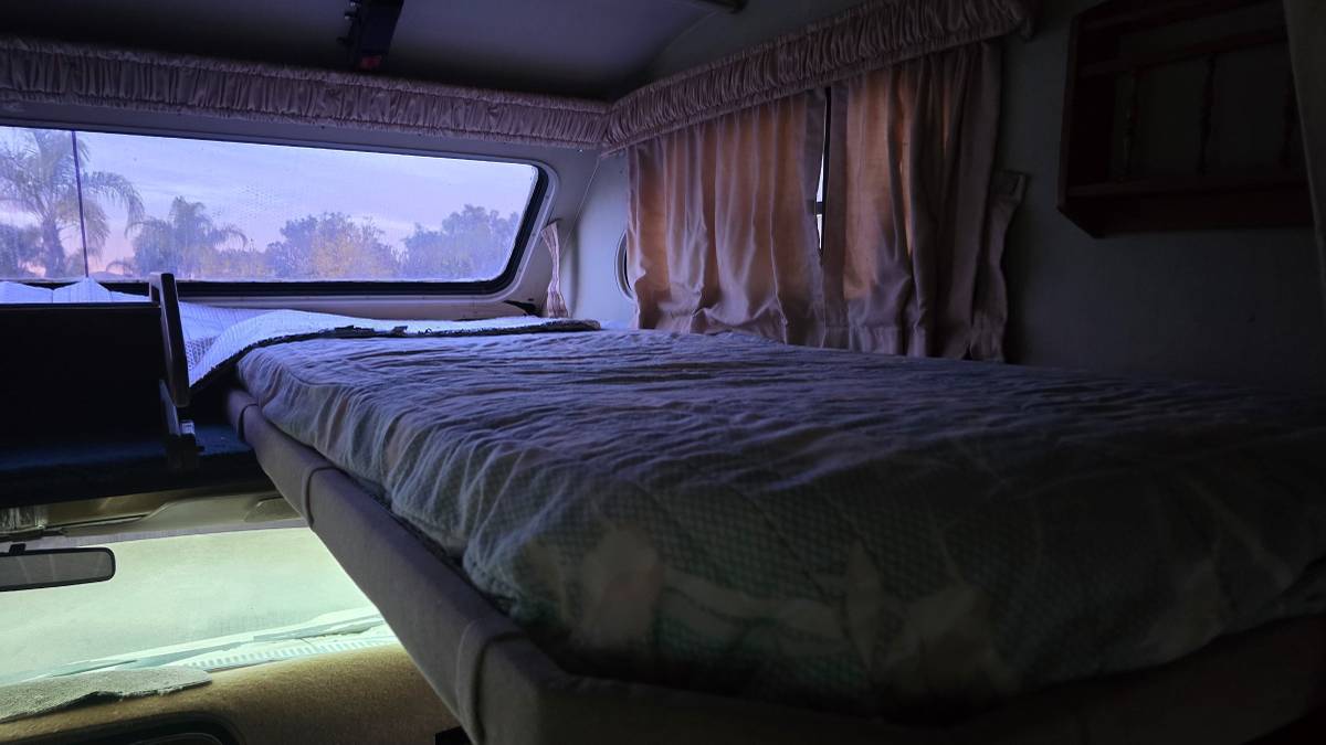 Ford-350-econoline-1989-white-11