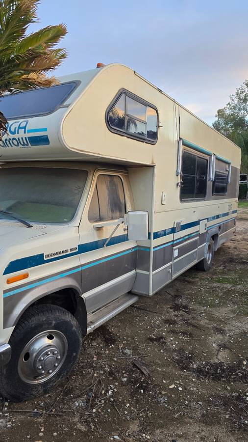 Ford-350-econoline-1989-white-12
