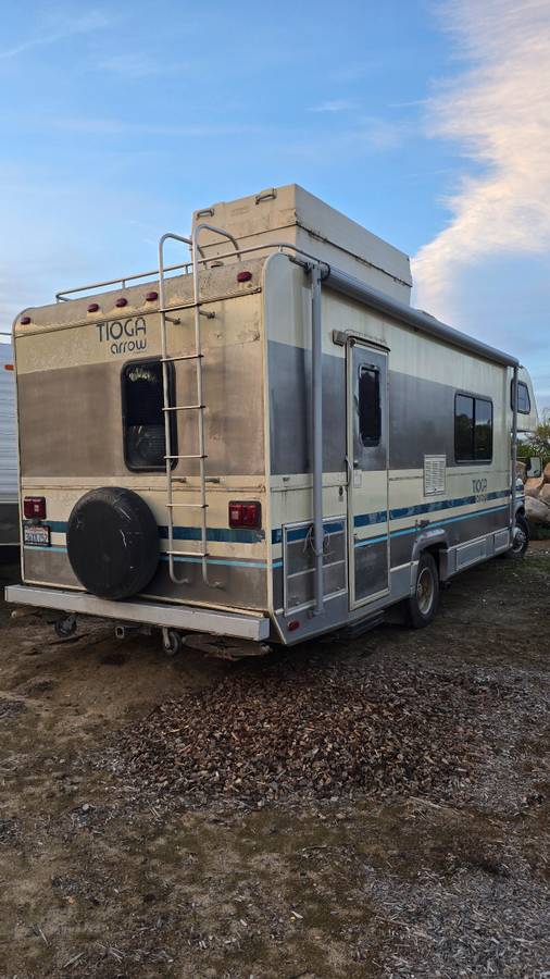 Ford-350-econoline-1989-white-2