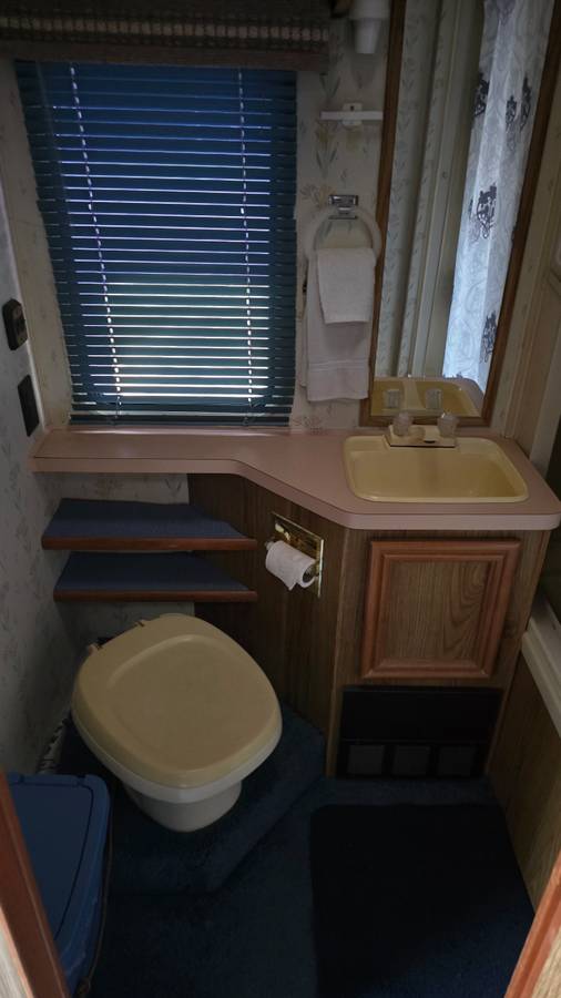 Ford-350-econoline-1989-white-6