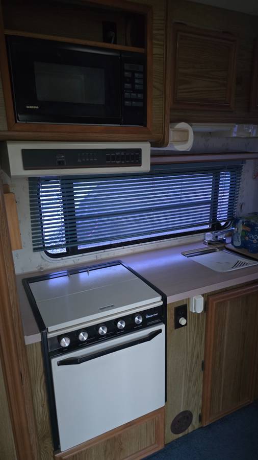 Ford-350-econoline-1989-white-7