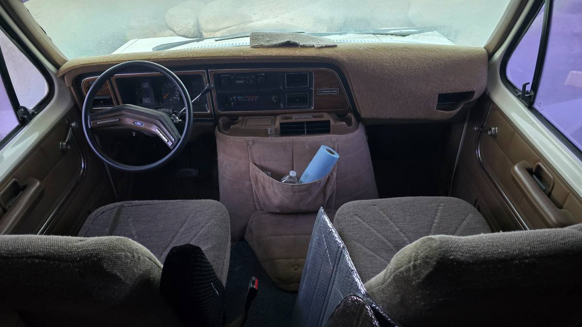 Ford-350-econoline-1989-white-9