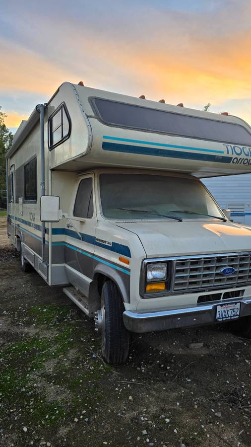Ford-350-econoline-1989-white