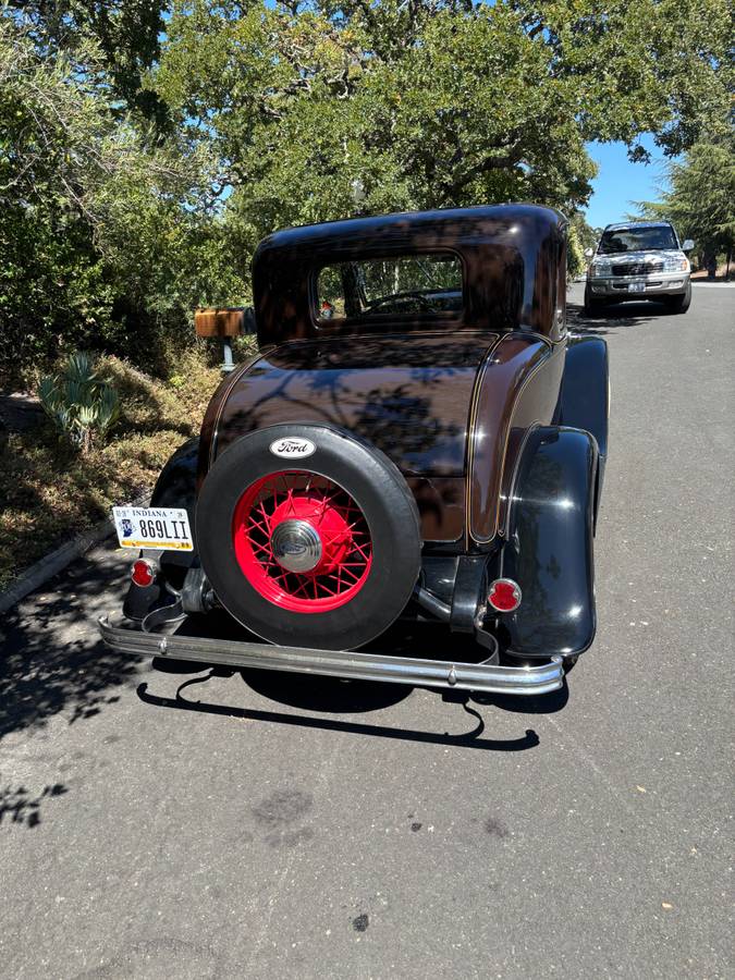 Ford-5-window-1932-brown-15