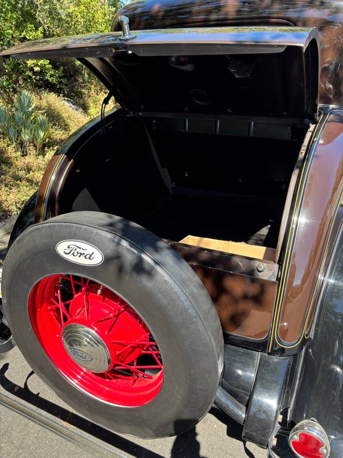 Ford-5-window-1932-brown-19