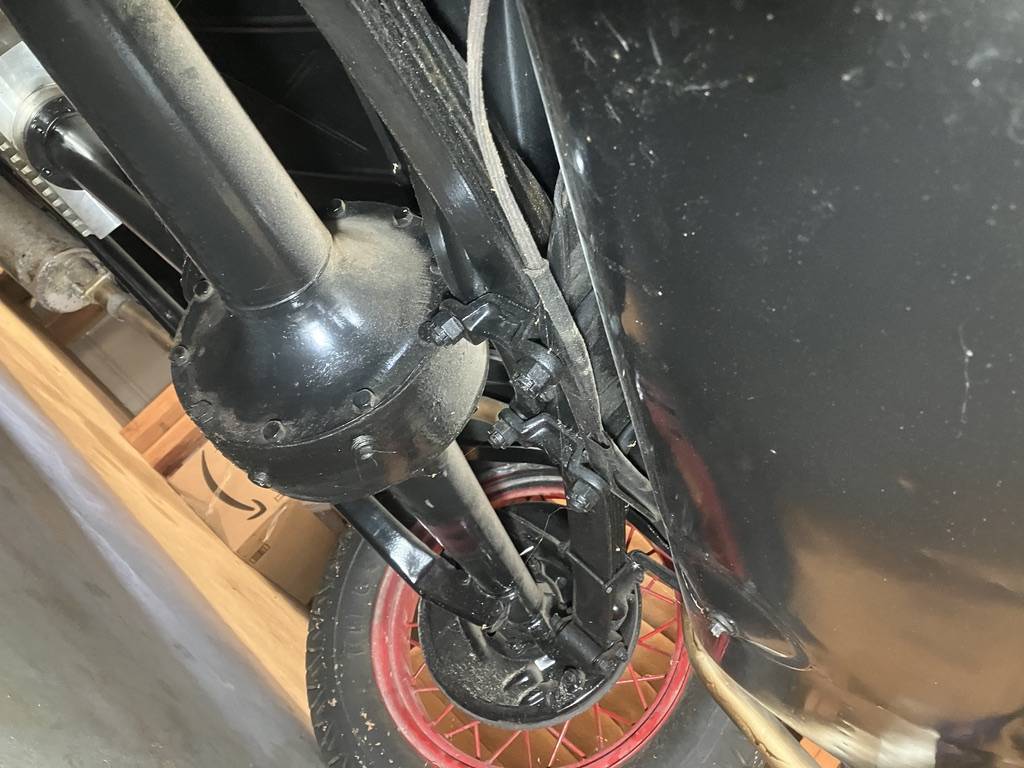 Ford-5-window-1932-brown-24