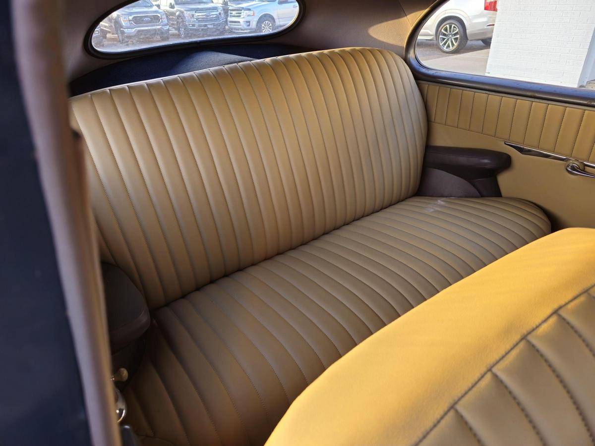 Ford-89a-super-deluxe-1948-blue-12