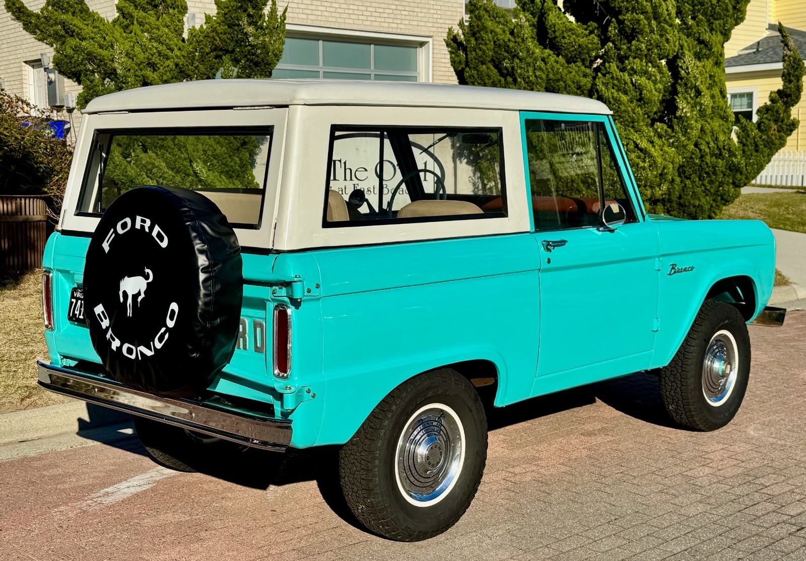 Ford-Bronco-1966-SUV-1
