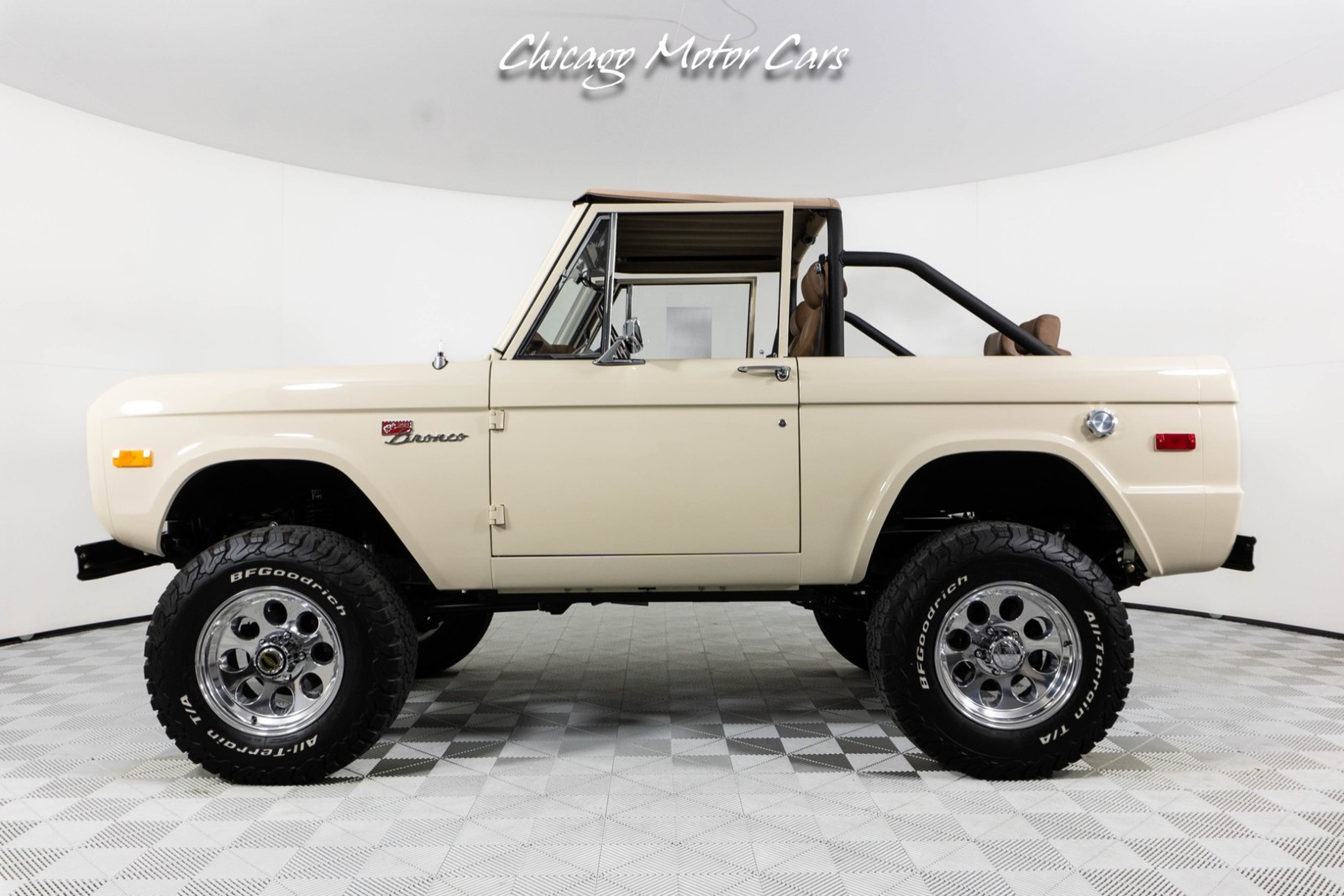 Ford-Bronco-1966-SUV-1