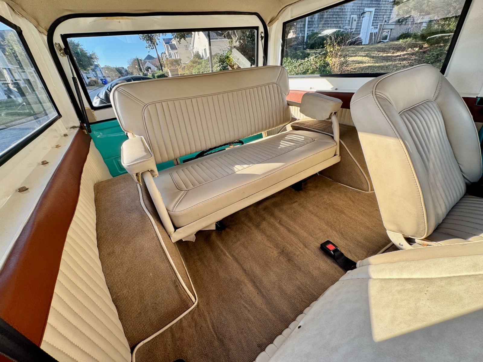 Ford-Bronco-1966-SUV-10