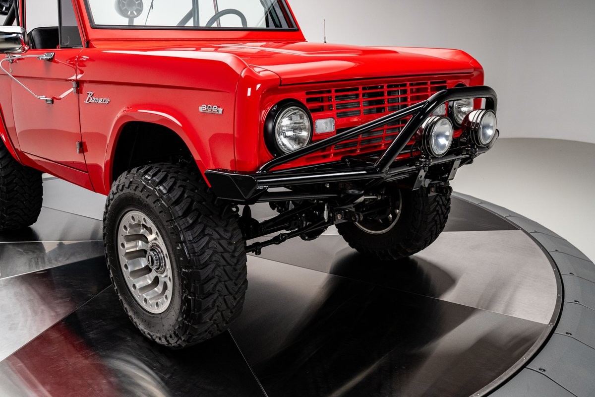 Ford-Bronco-1966-SUV-10
