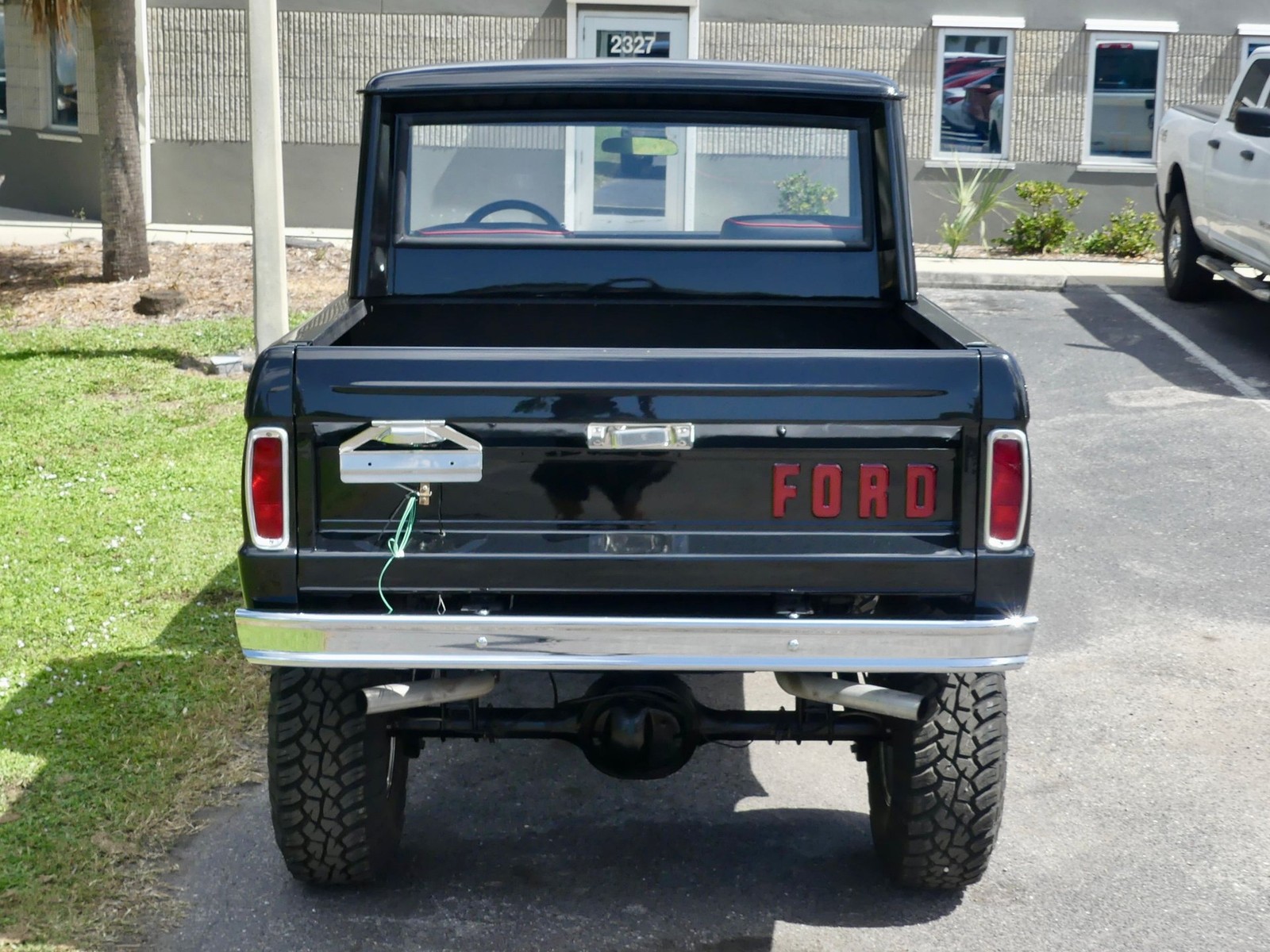 Ford-Bronco-1966-SUV-16