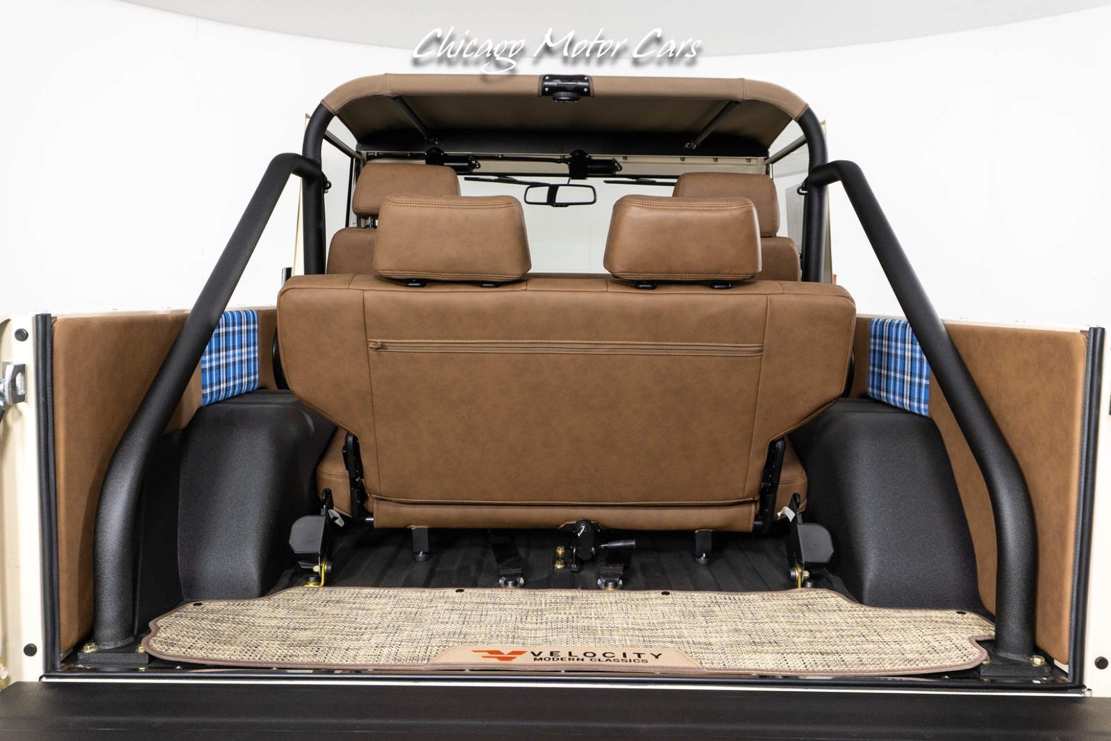 Ford-Bronco-1966-SUV-17