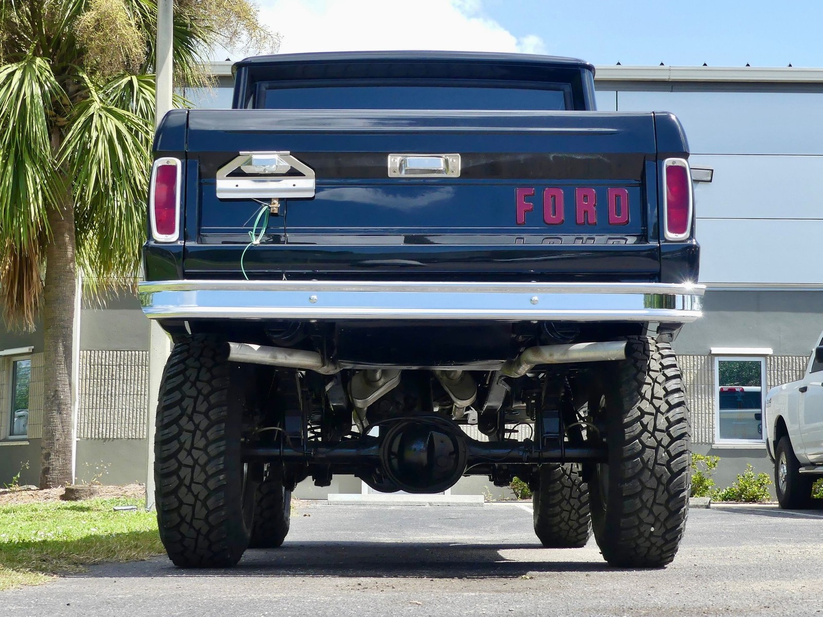 Ford-Bronco-1966-SUV-17