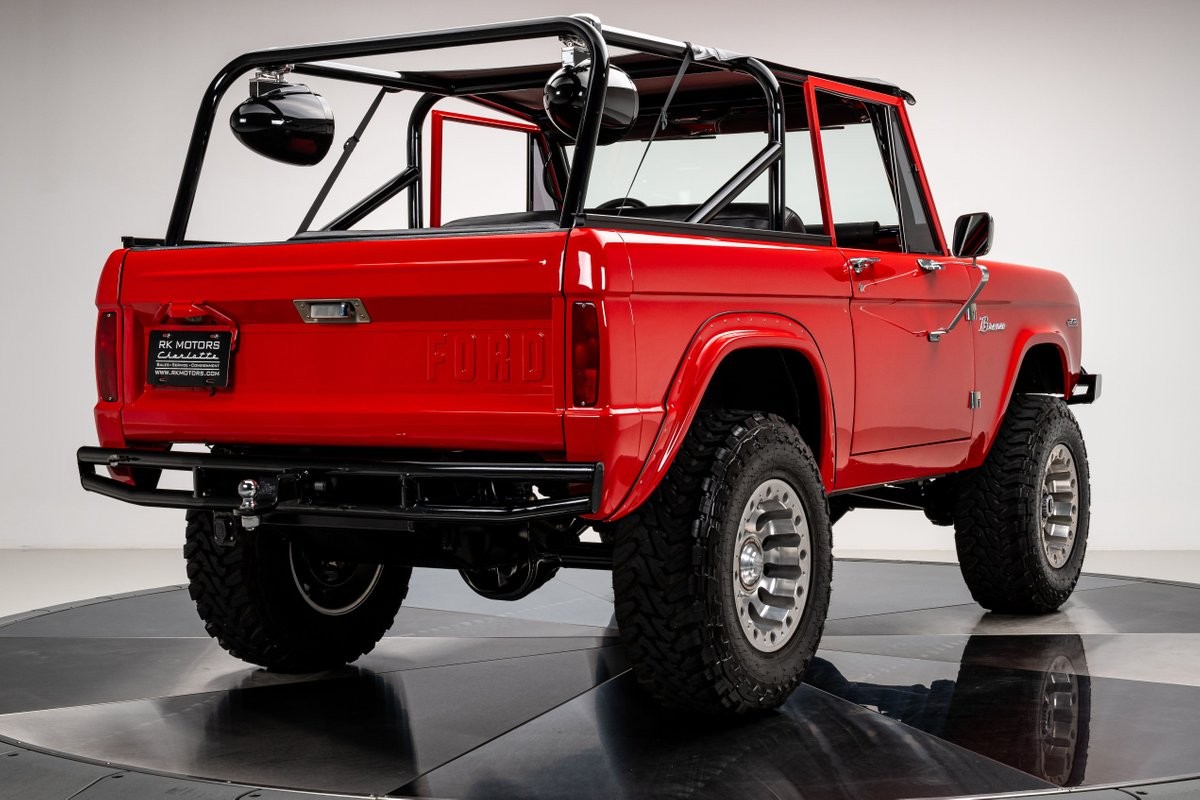 Ford-Bronco-1966-SUV-18