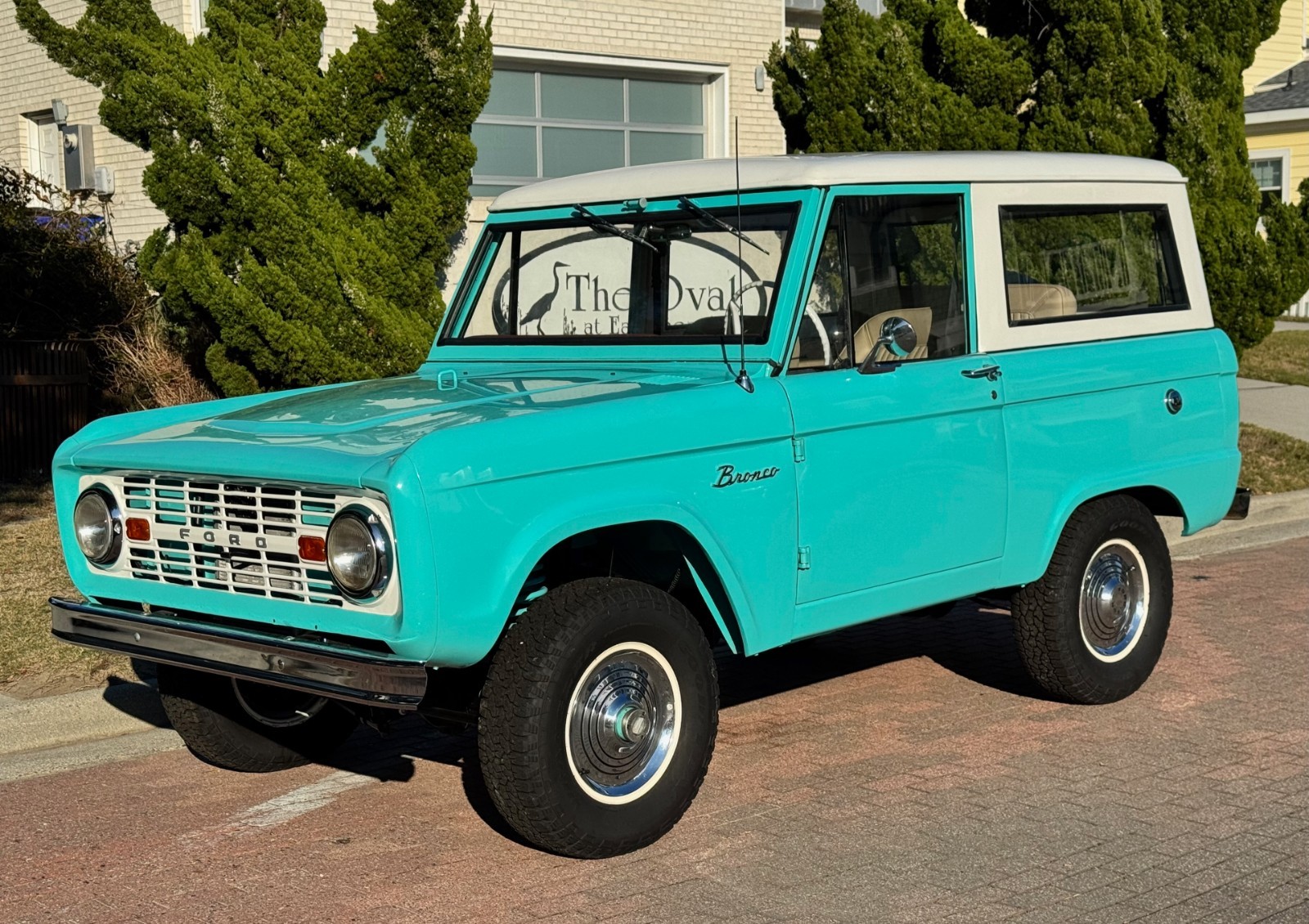 Ford-Bronco-1966-SUV-2