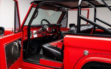 Ford-Bronco-1966-SUV-2