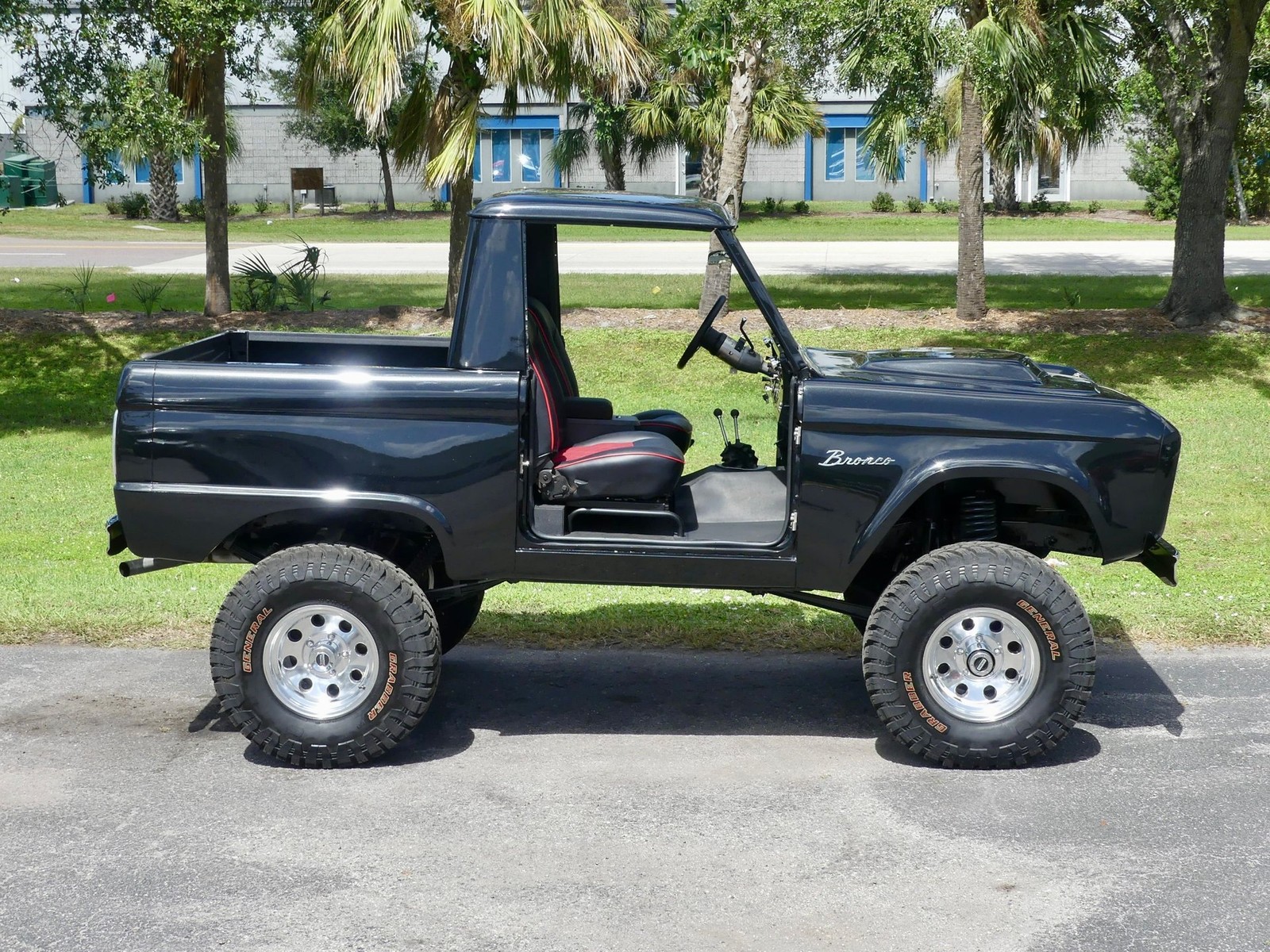 Ford-Bronco-1966-SUV-21