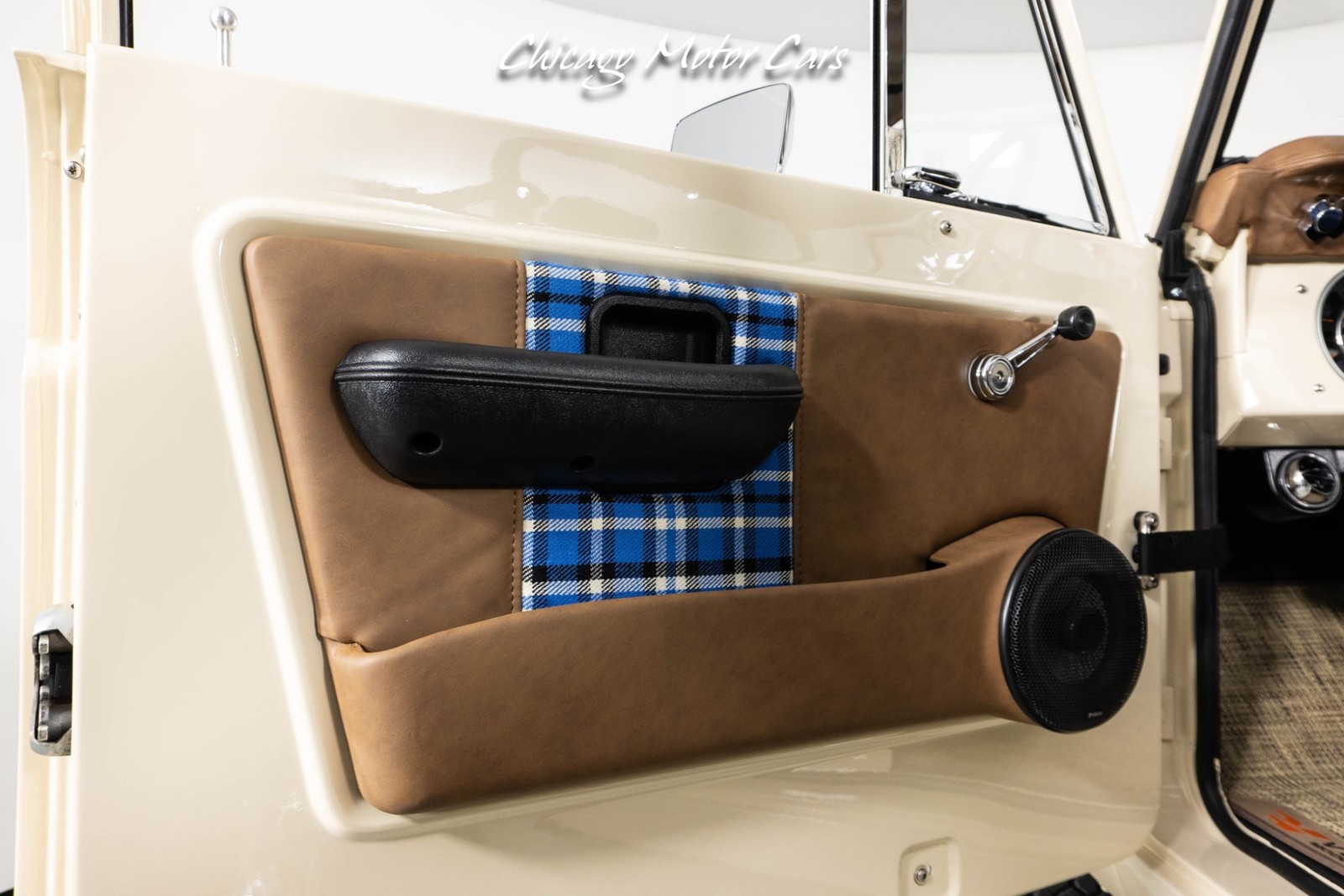 Ford-Bronco-1966-SUV-22