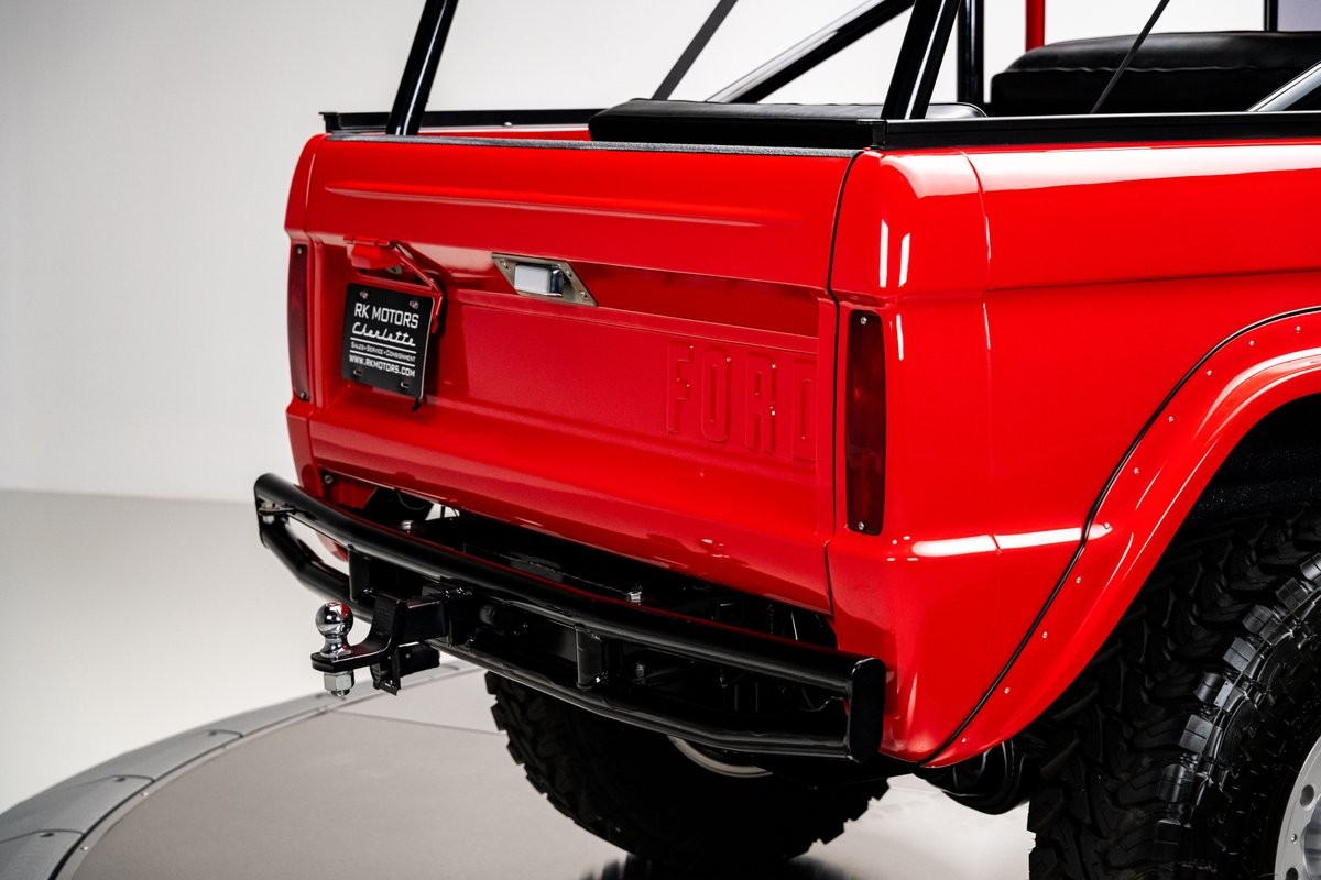 Ford-Bronco-1966-SUV-23