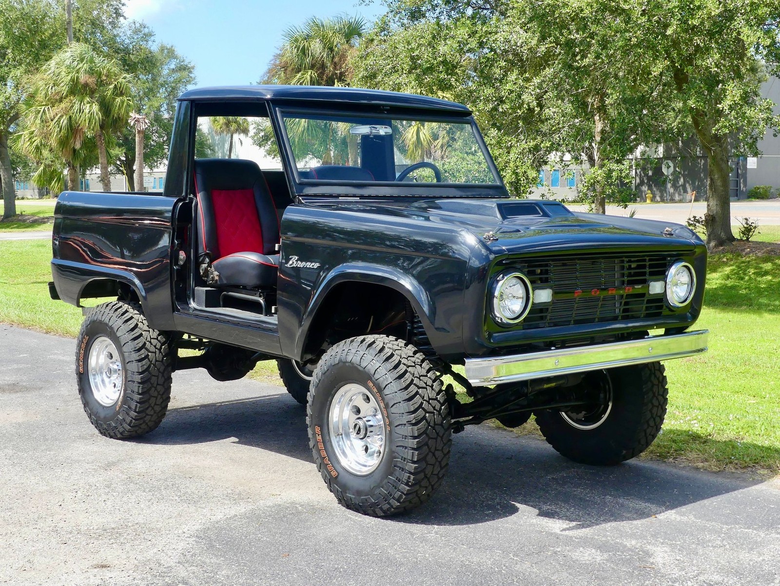 Ford-Bronco-1966-SUV-23