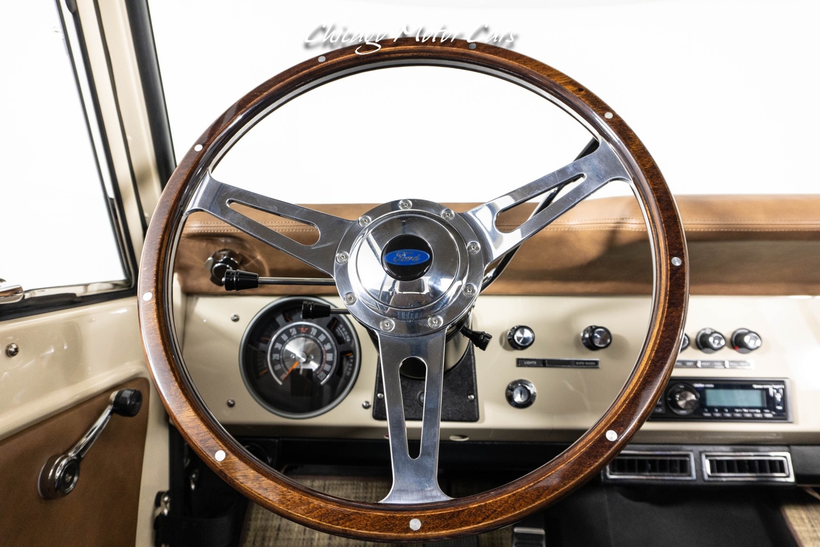 Ford-Bronco-1966-SUV-26