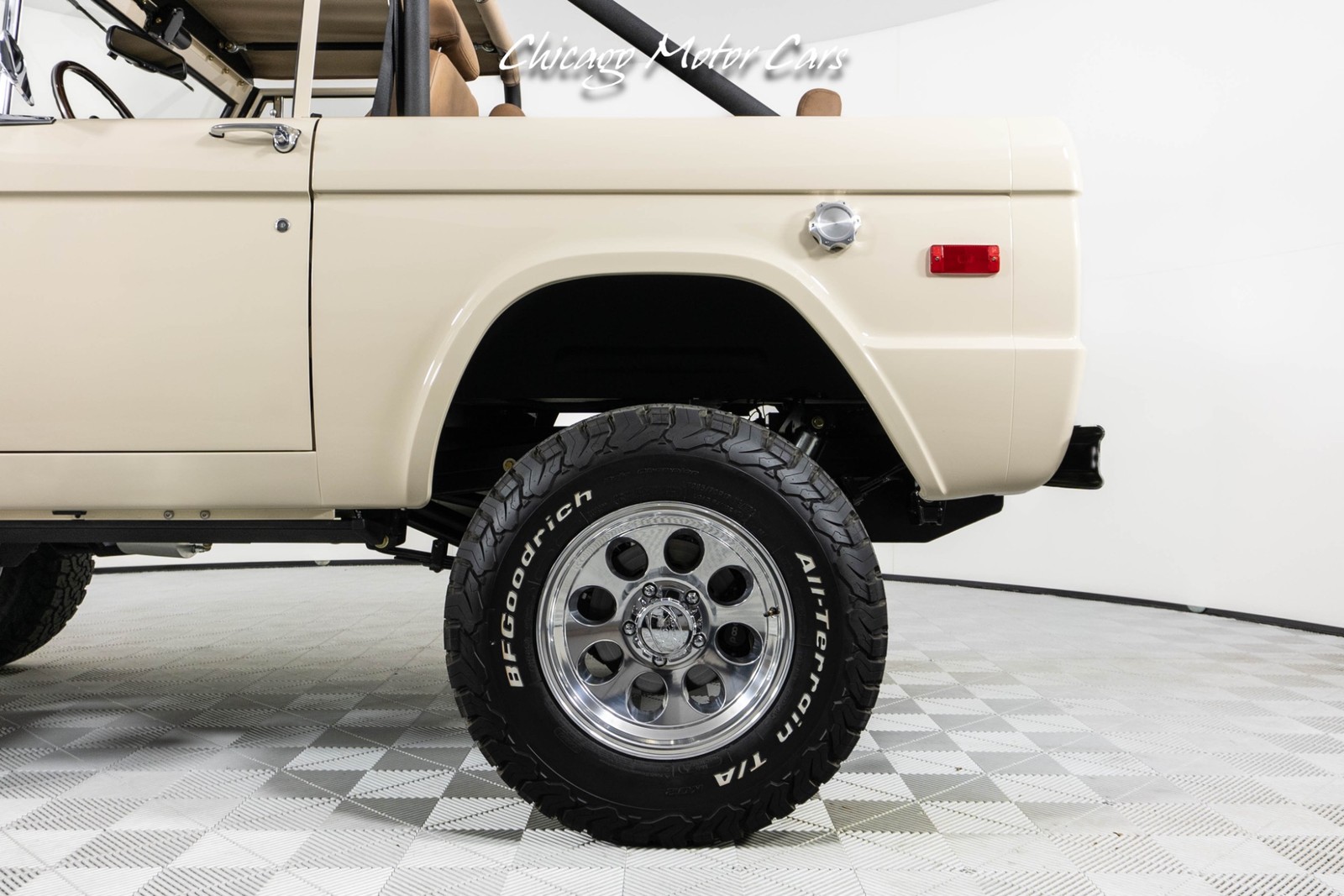 Ford-Bronco-1966-SUV-3