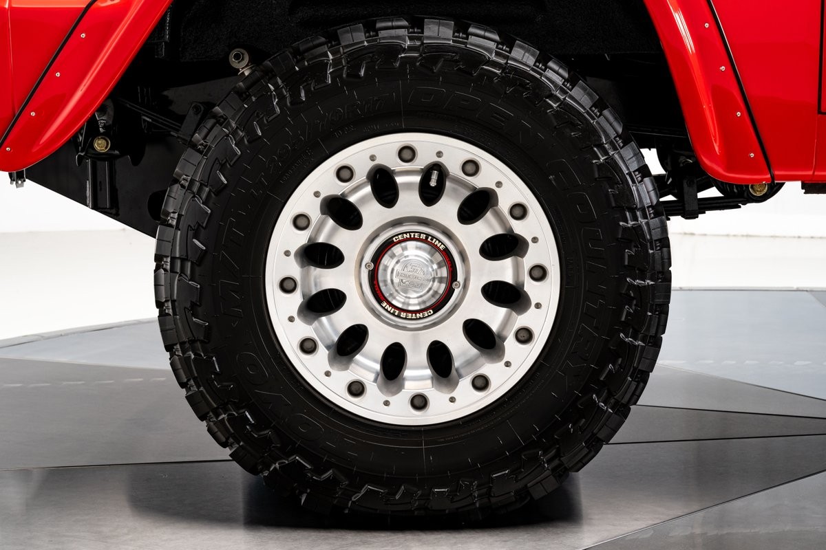 Ford-Bronco-1966-SUV-32